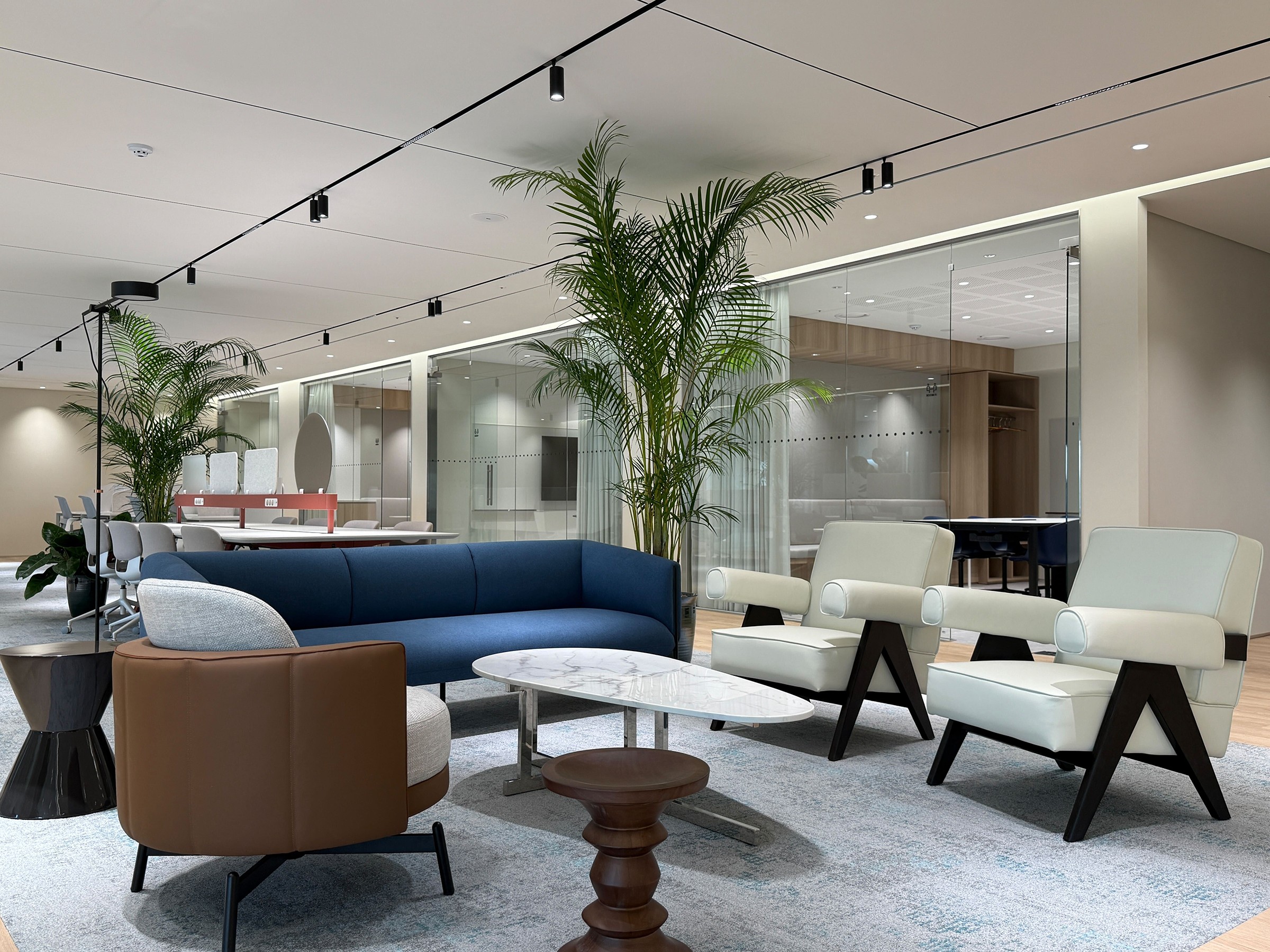 코오롱 VIP Lounge 인테리어 설계 컨셉, 브랜드의 품격과 프라이빗한 접객 경험을 고려한 고급 라운지 공간 디자인 | 에이맷 스튜디오 오피스·상업공간 포트폴리오