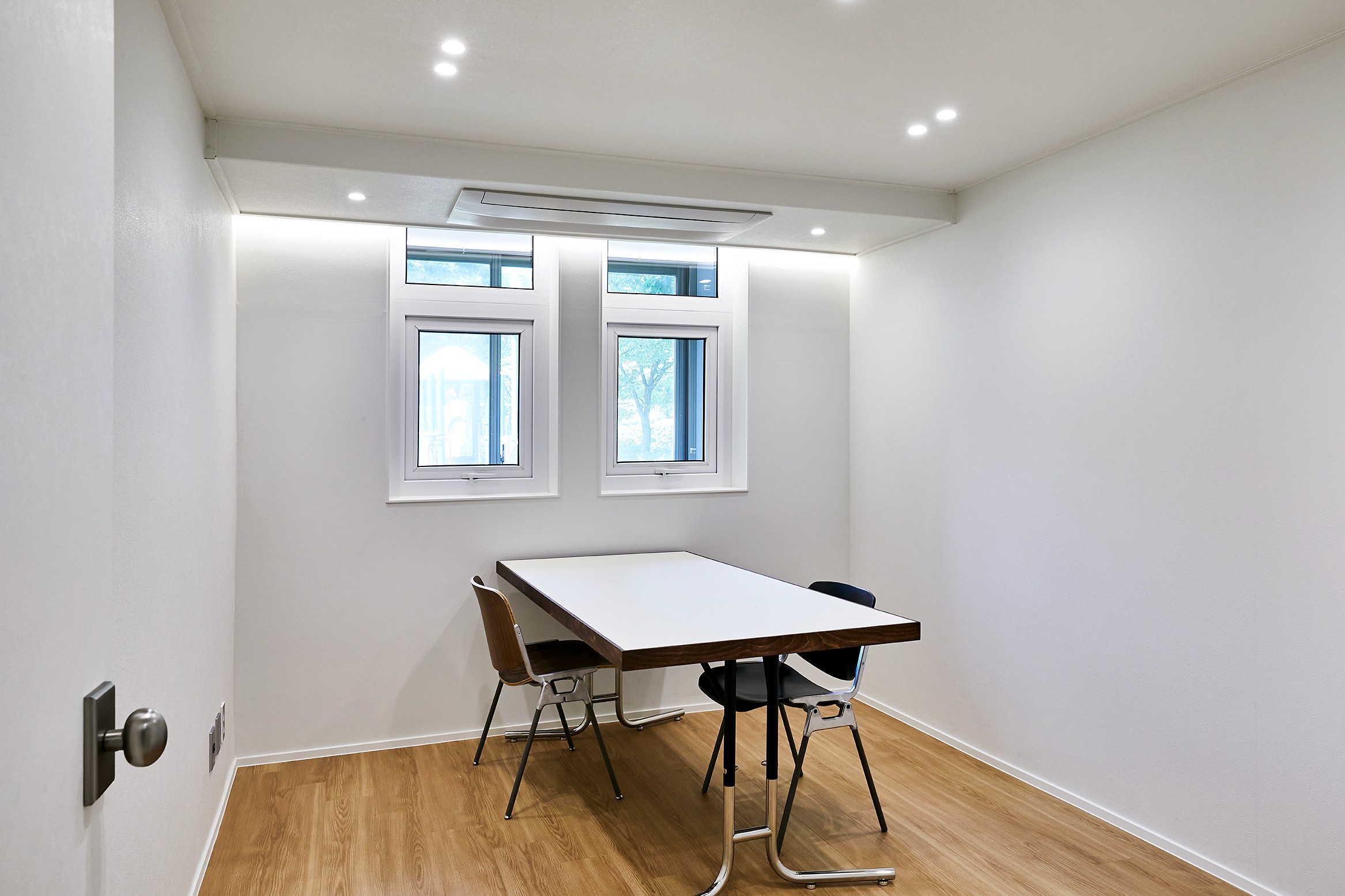성남 진로아파트 인테리어 설계 컨셉, 가족의 생활 동선과 공간 활용을 고려한 따뜻하고 세련된 아파트 리모델링 디자인 | 에이맷 스튜디오 주거공간 포트폴리오