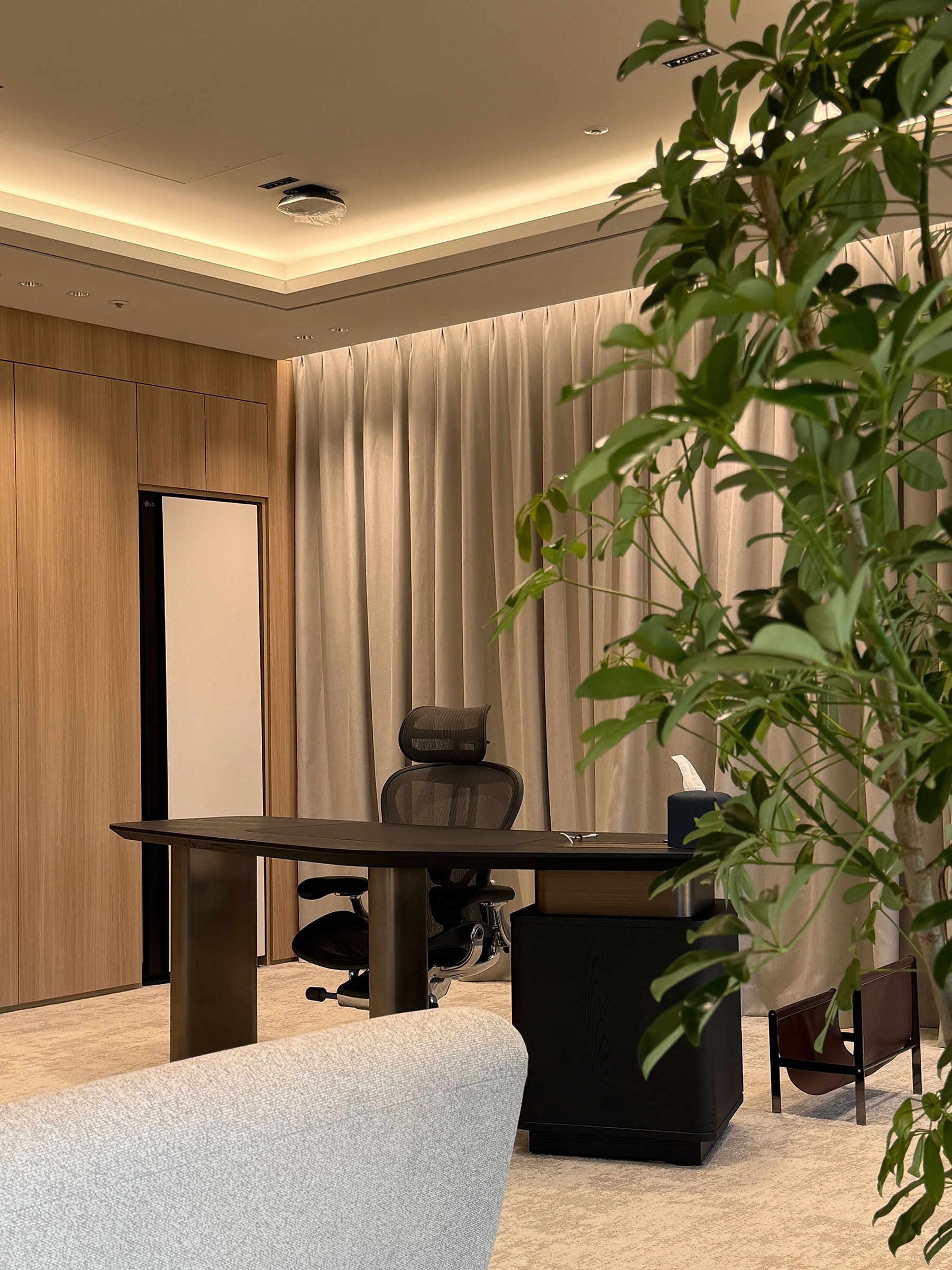 코오롱 VIP Lounge 인테리어 설계 컨셉, 브랜드의 품격과 프라이빗한 접객 경험을 고려한 고급 라운지 공간 디자인 | 에이맷 스튜디오 오피스·상업공간 포트폴리오
